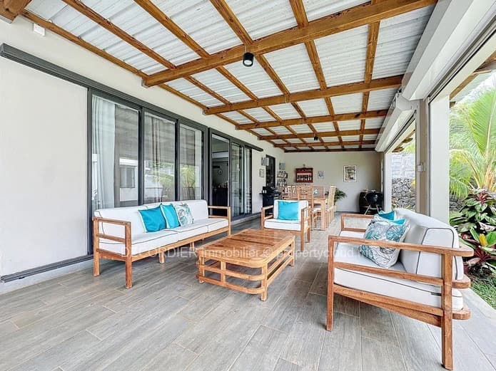 Large modern house with swimming pool and a large garden