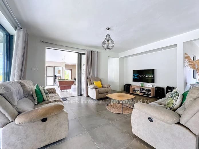 Large modern house with swimming pool and a large garden